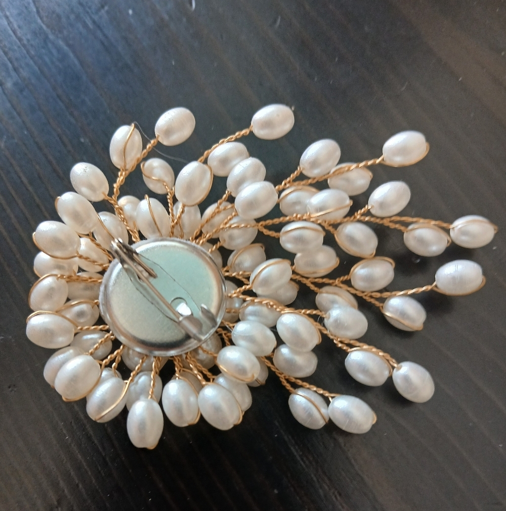 Pearl Gold Woven Filigree Broche - Picture 2 of 2